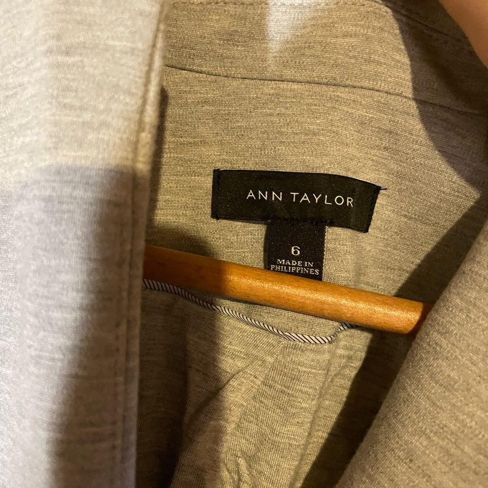 Ann Taylor Light Gray Women's Blazer - Picture 3 of 4